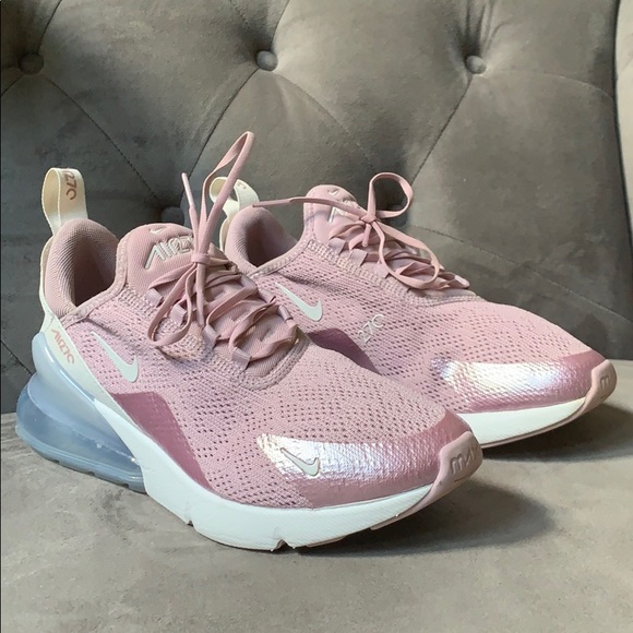 مذكرة شاب اللحام air max 270 plum 